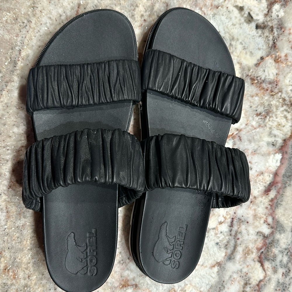 Women’s black Sorel size 11 slip on sandal